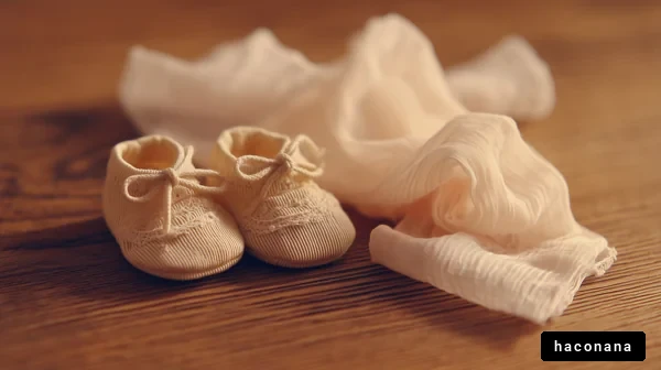 かわいいベビーシューズと布