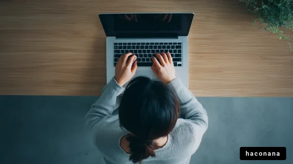 パソコンで仕事をする女性