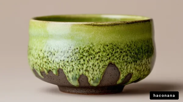 緑の美しい陶器の器