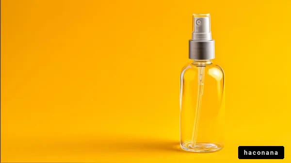 透明なスプレーボトルと背景