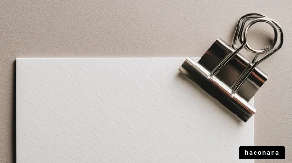 シンプルなクリップと紙