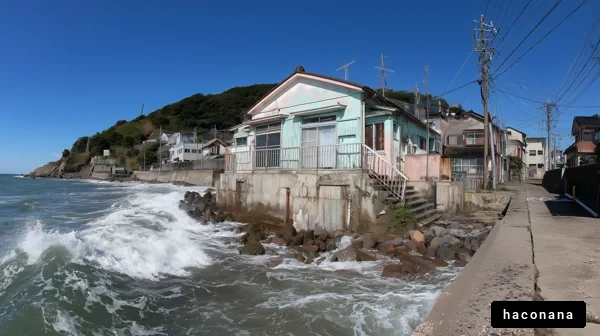海岸の古い家と風景