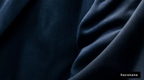 深い青の布地の質感