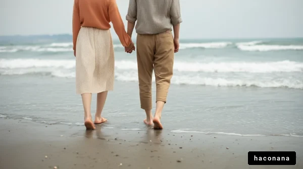 海辺を歩くカップル