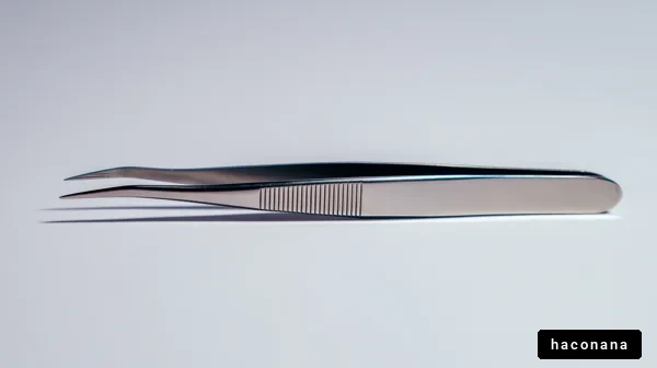 金属製のピンセット