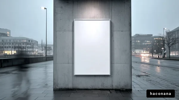 空白の看板と街の風景
