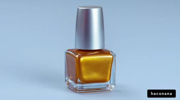 輝く金色のネイルポリッシュ