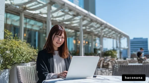 屋外で働く女性の笑顔