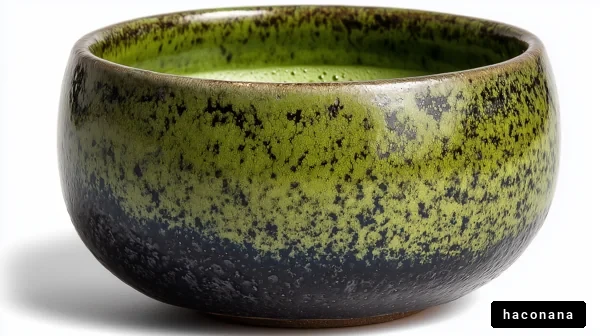 美しい緑の陶器の鉢
