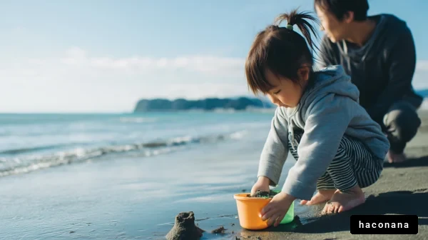 海辺で遊ぶ子ども