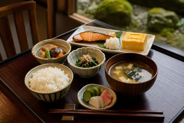和食の朝ごはん定食セット