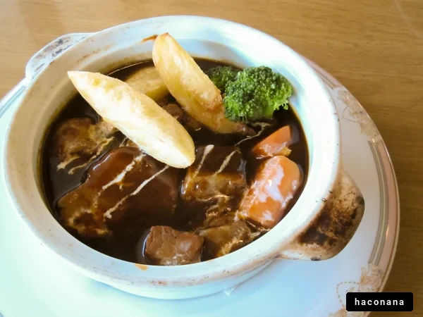 温かいシチューの料理