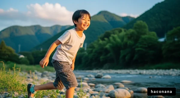 山の川で遊ぶ子ども