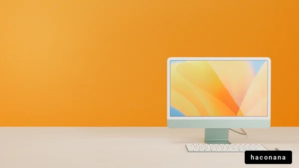 オレンジの背景とPC