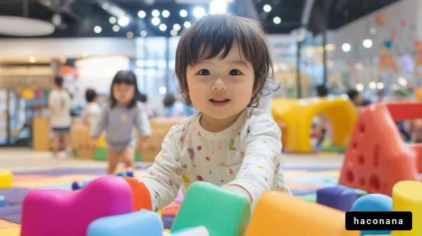 楽しい遊び場で子供が遊ぶ