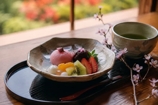 春の和菓子と抹茶のセット