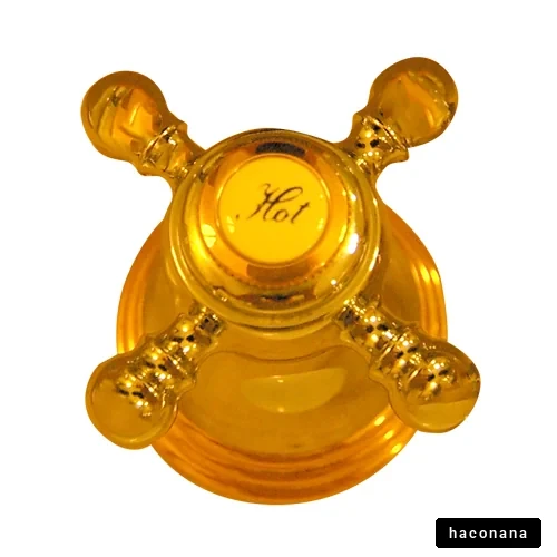 金色の蛇口ハンドル