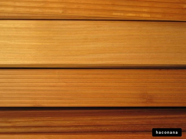 木材の質感と色合い