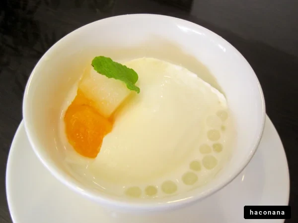 フルーツ入りデザートの盛り付け