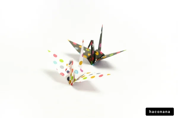 カラフルな折り鶴の写真