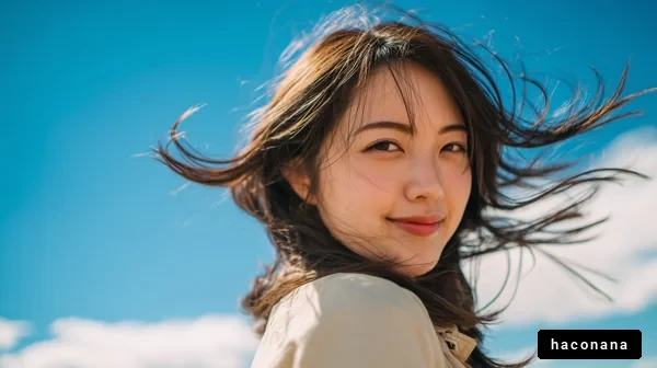 青空を背景にした女性