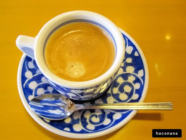 美しいコーヒーとカップ