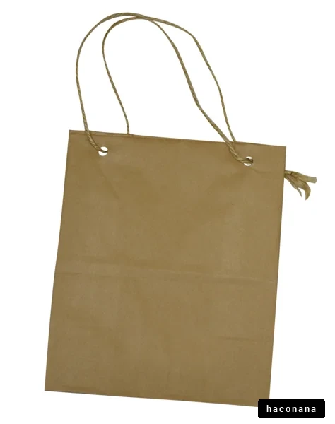 シンプルな茶色の紙袋