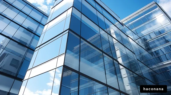 近未来的なビルの外観