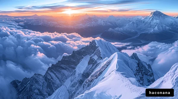 美しい山岳風景の朝焼け