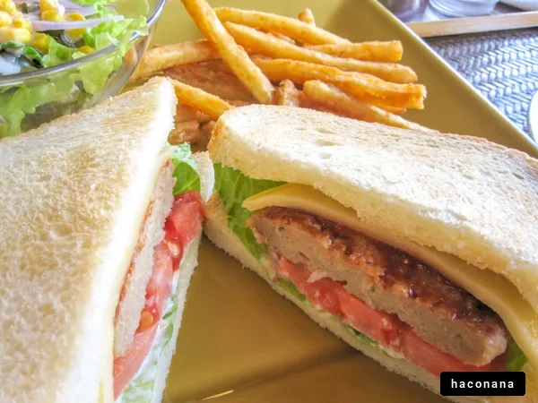 サンドイッチとフライドポテト