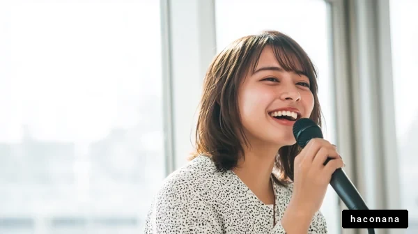 楽しげに歌う女性