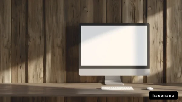 木の壁の前のデスクトップPC