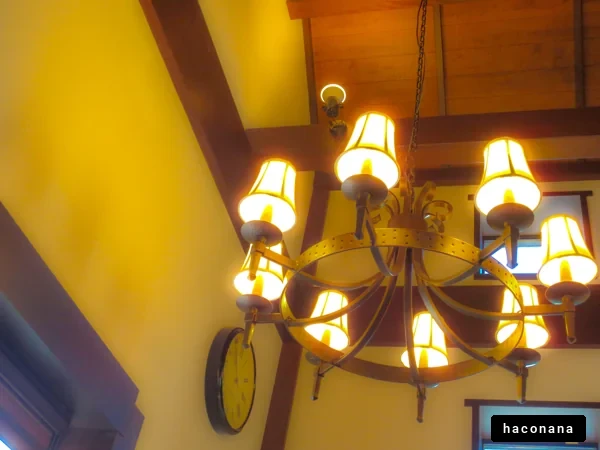 温かみのあるシャンデリア