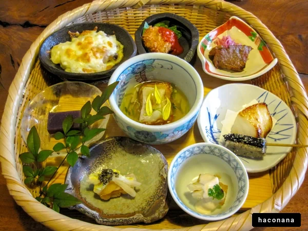 日本の伝統的な料理盛り合わせ