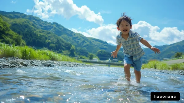 川で遊ぶ子供の笑顔