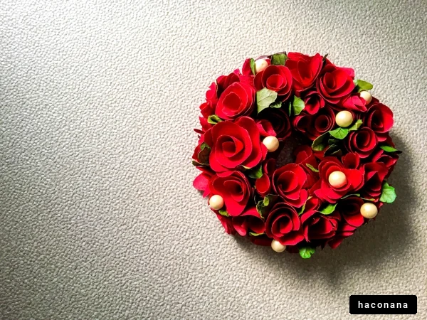 華やかな赤い花の wreath