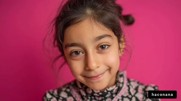 笑顔の女の子とピンク背景