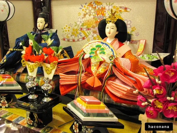 ひな祭りの伝統的な飾り
