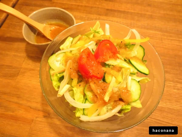 新鮮なサラダとドレッシング