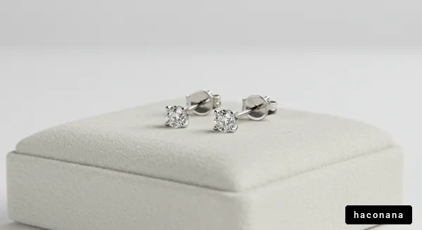 シンプルなダイヤモンドピアス