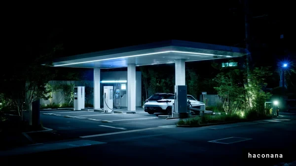 夜の電気自動車充電所