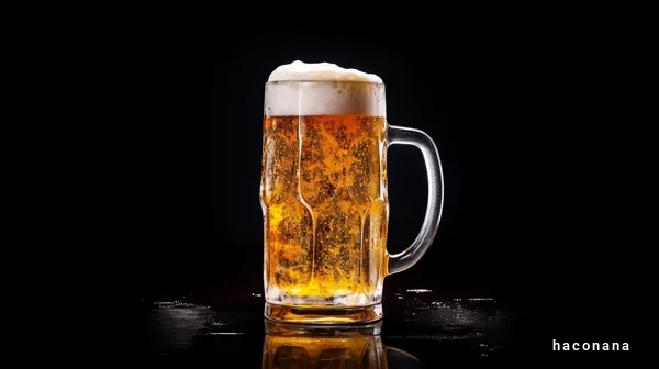 泡立つビールのグラス