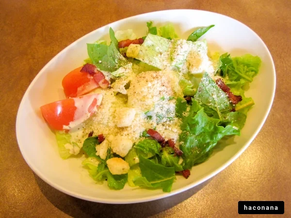 新鮮なサラダの盛り付け