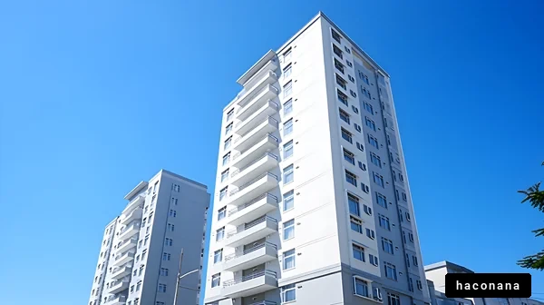 青空の下の高層ビル群