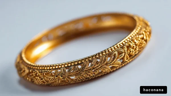 華やかな金のバングル