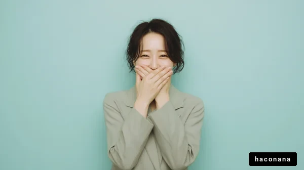 笑顔の女性と爽やかな背景