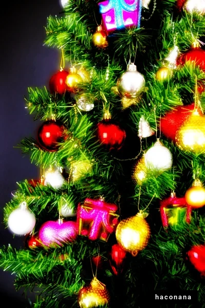 クリスマスツリーの飾り付け