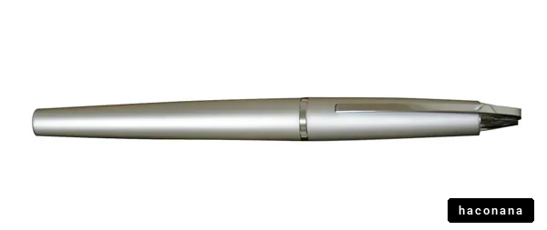 シンプルなボールペン