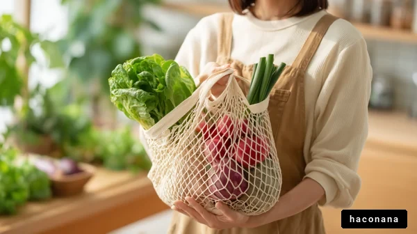 新鮮な野菜を手に持つ女性