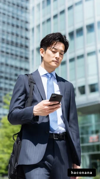 ビジネスマンがスマホを使う